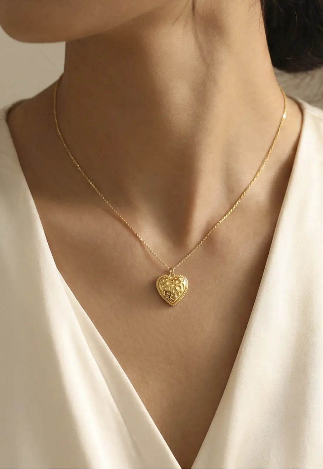 Colar Lotus Style 26 Dourado LS2769-1/1 — colar em uso