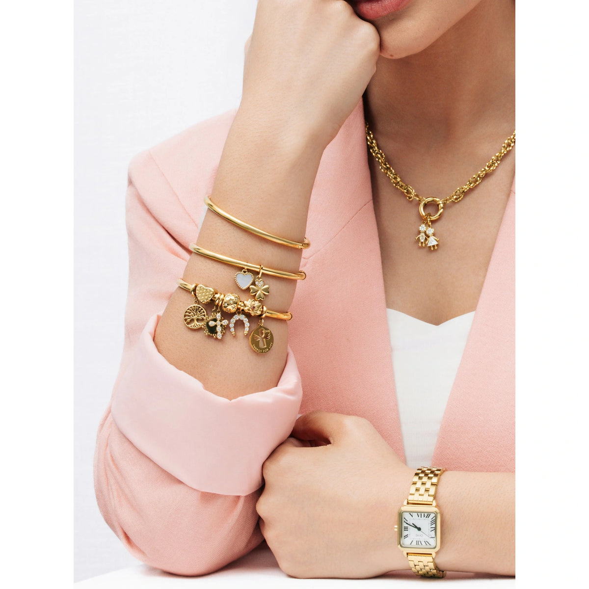 Charm ONE Life Trevo Lucky Crystal Dourado — OJEBC721; exemplo de utilização