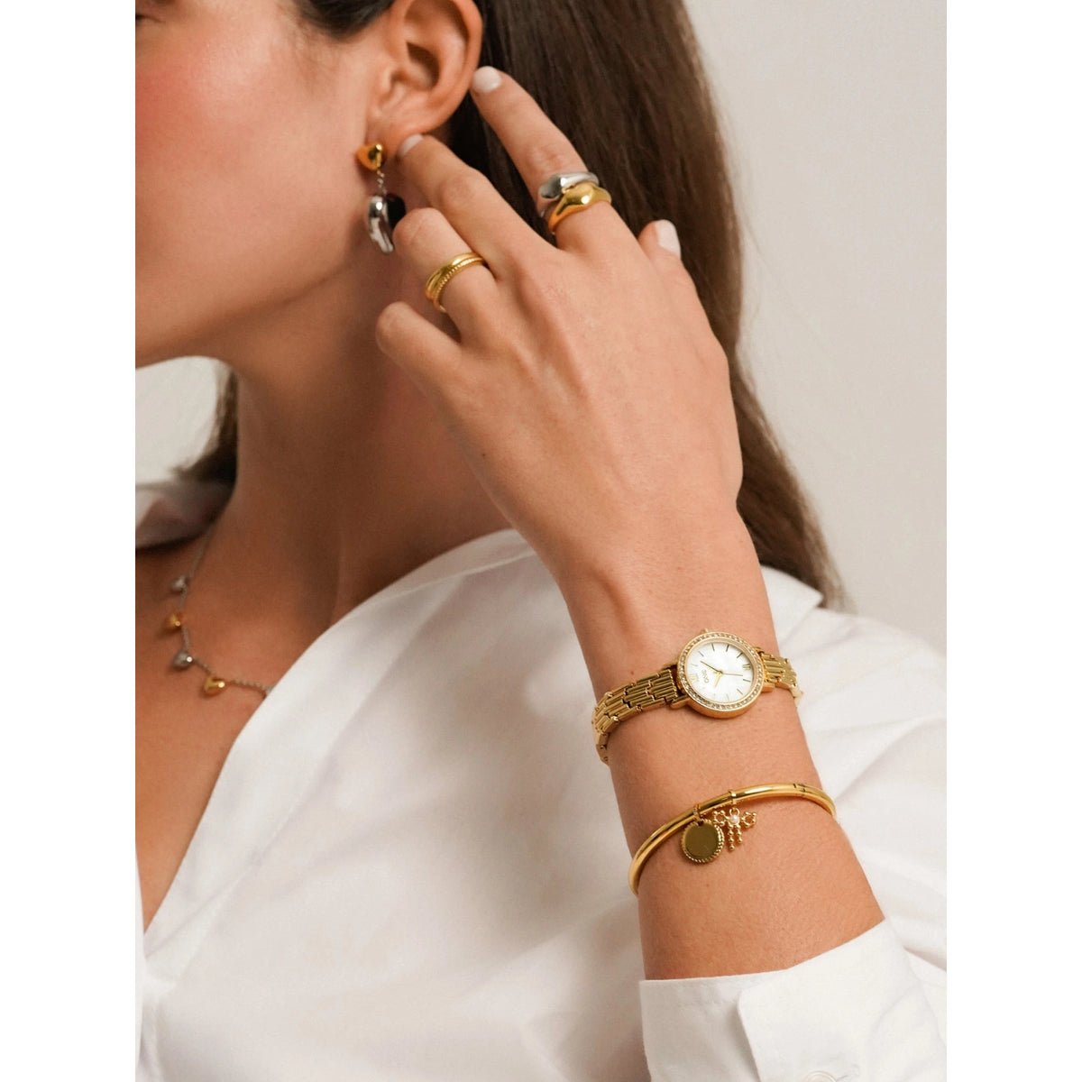 Charm ONE Life Engrave Dourado — OJEBC751; exemplo de utilização
