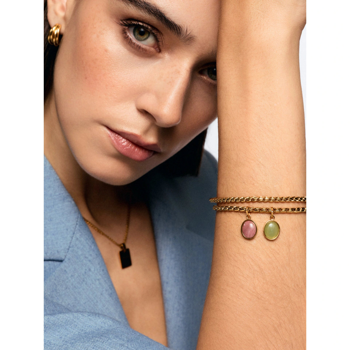 Charm ONE Life Olive Dourado — OJEBC766; exemplo de utilização
