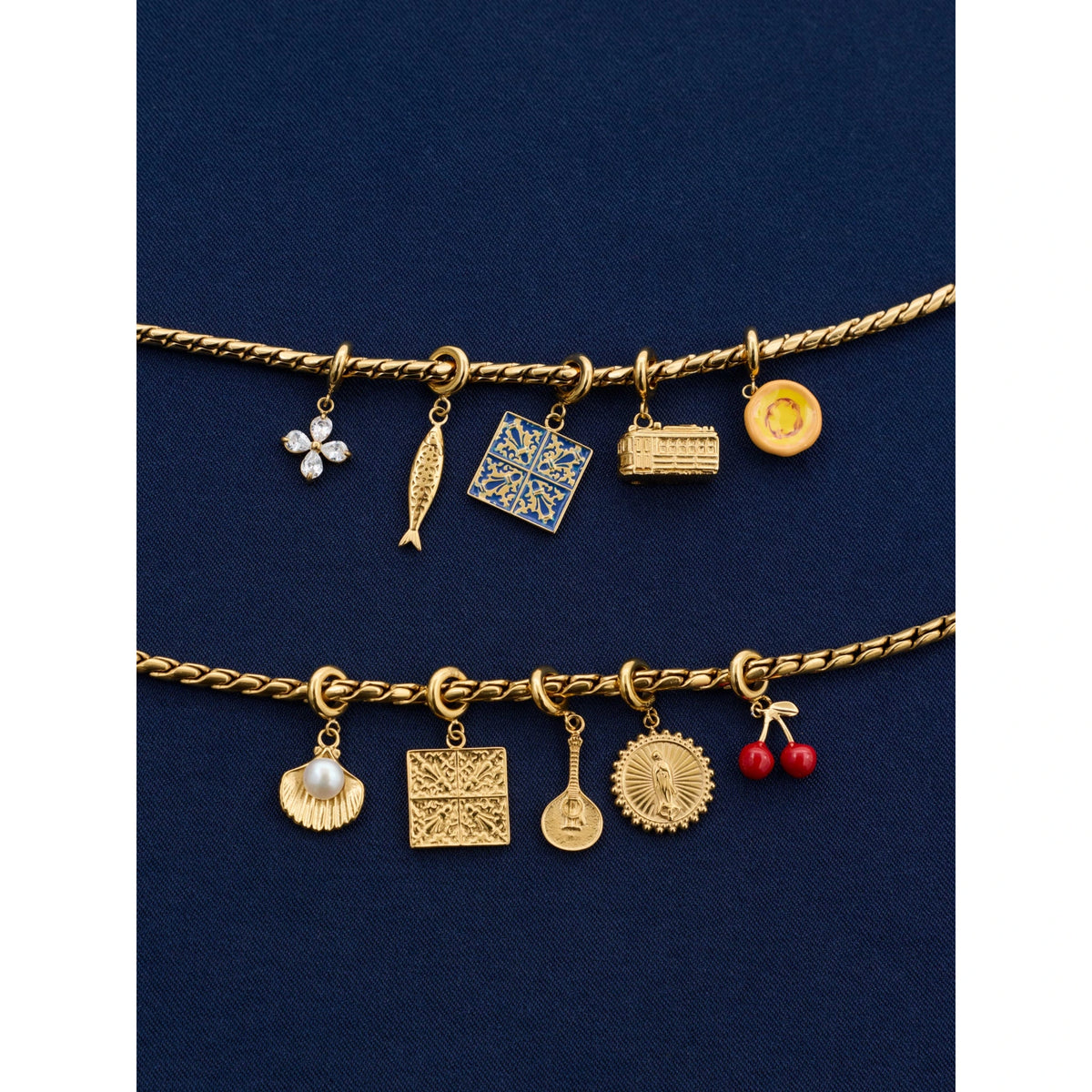 Charm ONE Life Cerejas Dourado — OJEBC774; exemplo de utilização