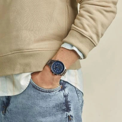 Relógio Casio Edifice EF-527D-2AVUEF Cronógrafo Azul — vista no pulso