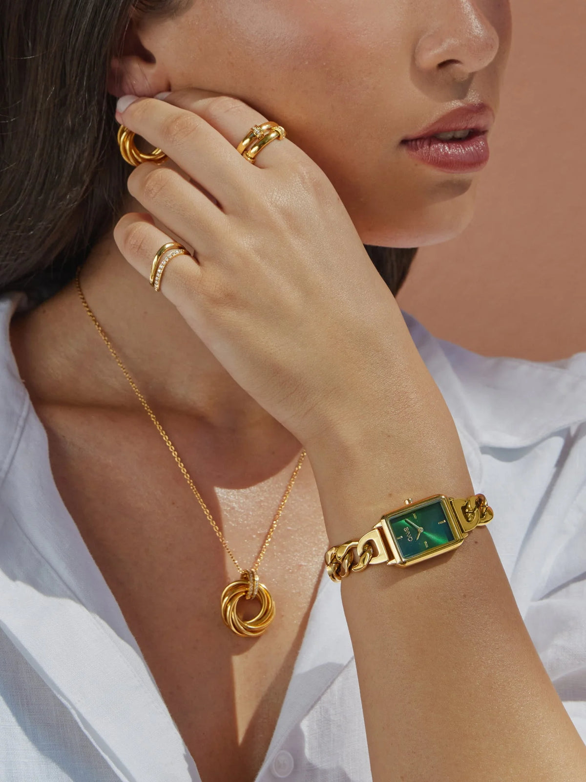 Relógio ONE Mini Dare Dourado Mostrador Verde usado no pulso